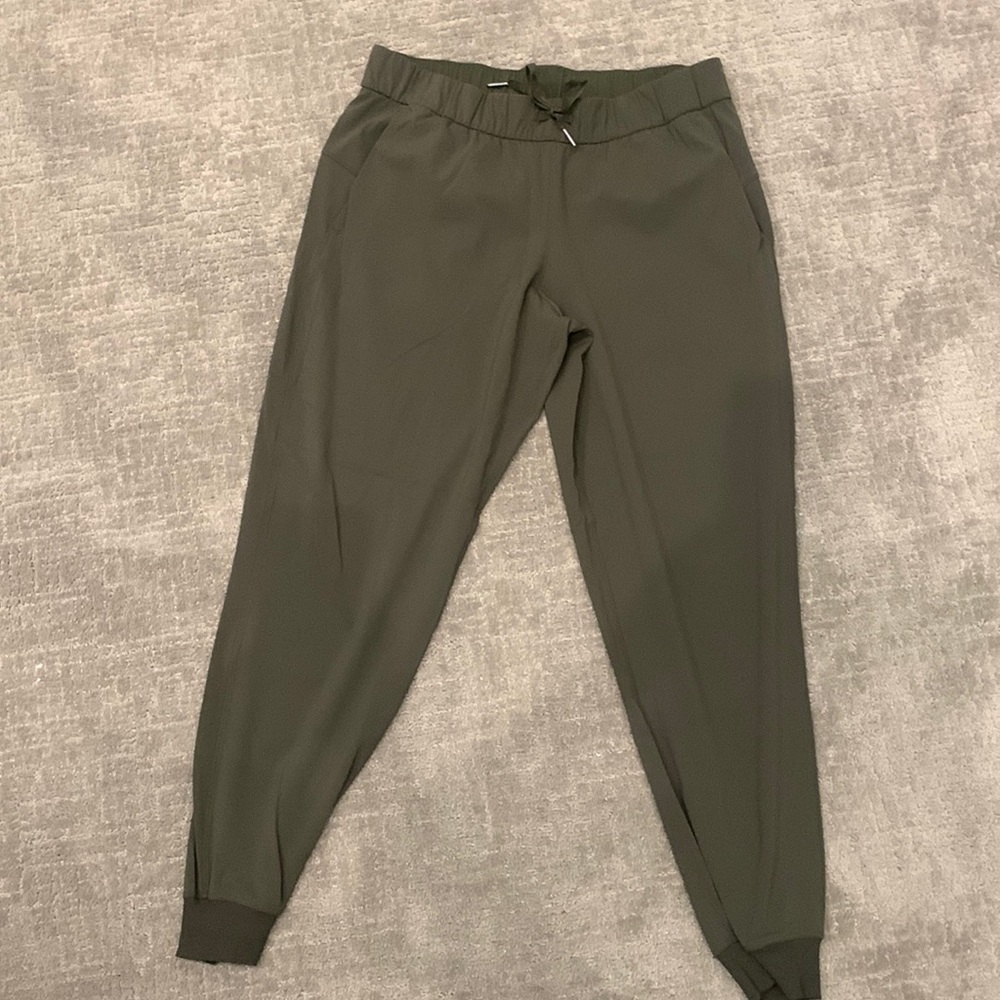 Lulu's kahki Jogger Pants Women's Size 10